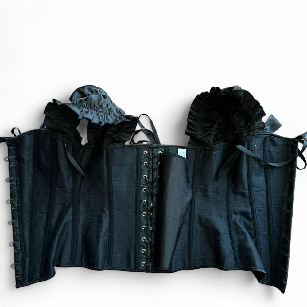 Luxurious Vintage-Inspired Gothic Corset Top – Satin Sleeves, Embroidered Detail - Picture 9 of 9